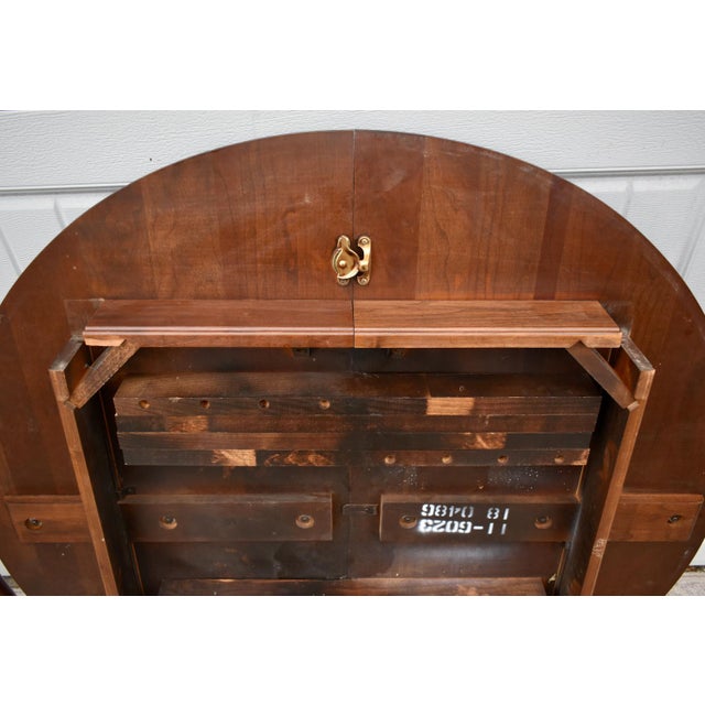 Vintage Ethan Allen Round Queen Anne Style Table - No Leaf For Sale - Image 12 of 12