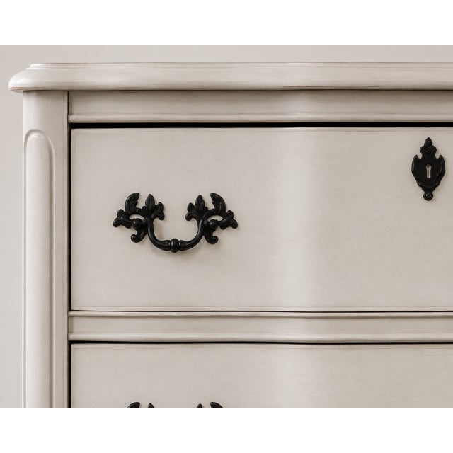 French Provincial Bassett-Vintage French Provincial 5-Drawer Chest | Professionally Refinished in Soft Linen White For Sale - Image 3 of 5