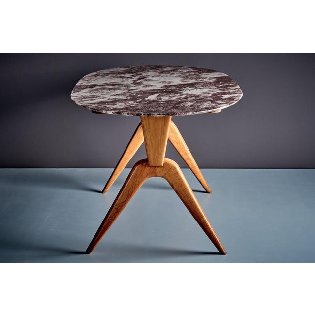 An elegant 1940s Italian mid-century modern oval dining table attributed to Guglielmo Ulrich. The table features a...