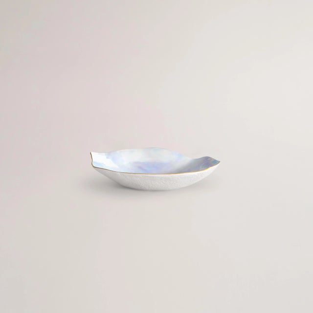 A sensual plate for a starter, dessert or side dish. • Small plate • 17cm x 18 cm x 4cm • Shell-like, with a hand painted...