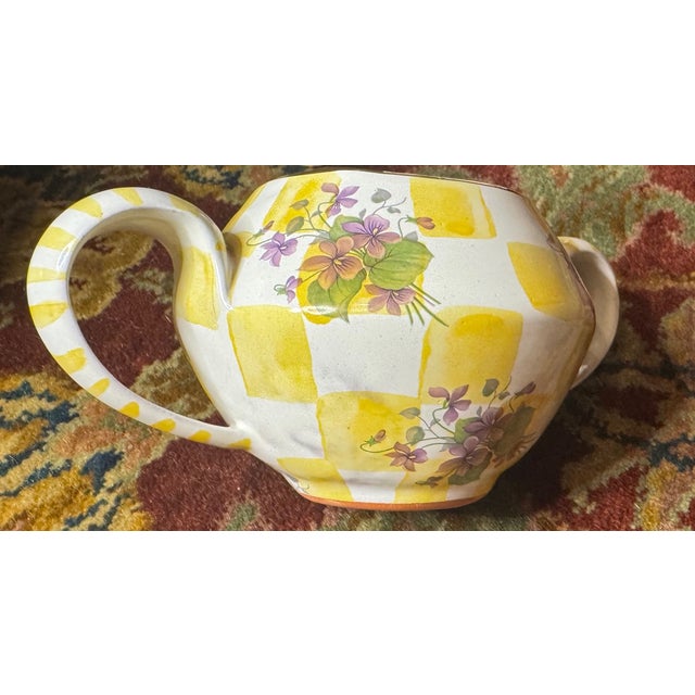 1990s MacKenzie-Childs Aurora Yellow Check Enamel Creamer & Lidded Sugar Bowl Set W/ Spoon – 1990s For Sale - Image 16 of 18