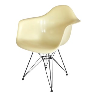 Big Biscuit Eames Zenith Ivory Dar Fiberglass Eiffel Tower Base Chair For Sale