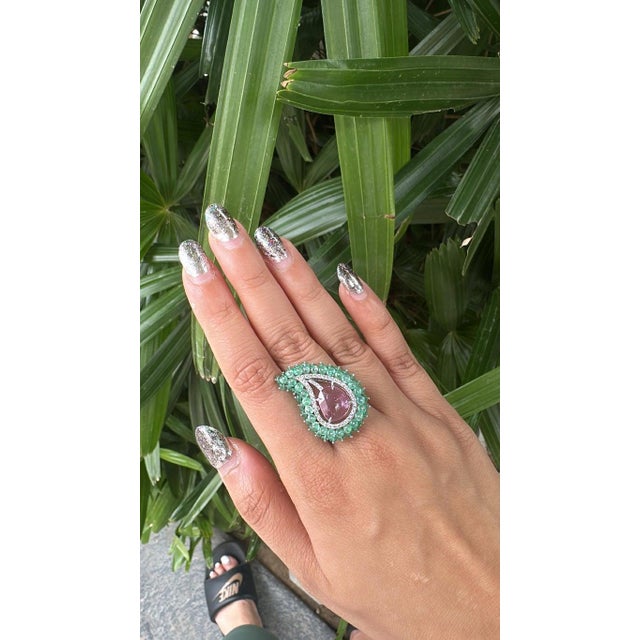Metal Set in 18k White Gold, Emeralds, Ceylon Pink Sapphire & Diamonds Cocktail Ring, Us 6.5 For Sale - Image 7 of 11