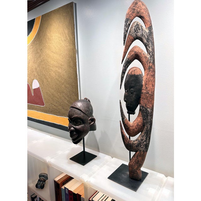 Garra Hook Sculpture on Display Stand Mid-Sepik River Papua New Guinea For Sale - Image 15 of 18
