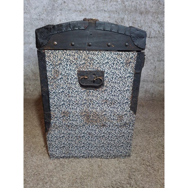 Antique Domed Travel Trunk in Blue Floral Fabric, 1800s For Sale - Image 4 of 11
