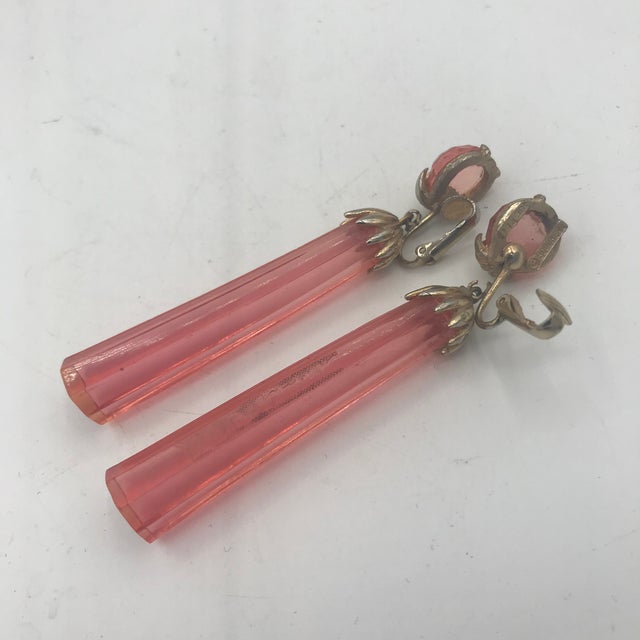 1940s 1940s Signed Marcel Boucher Pink and Gold Pendent Clip Earrings - 2 Pieces For Sale - Image 5 of 7