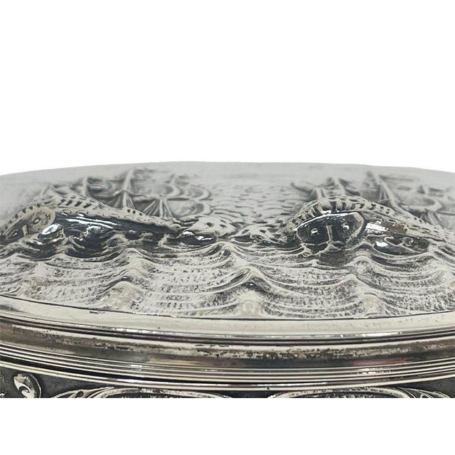 1920s Dutch Silver Decorative Box with Scene of 17th-Century Dutch Flagships, 1926 For Sale - Image 5 of 15