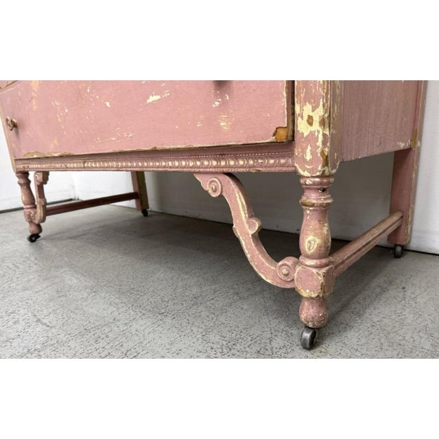 Shabby Chic French Provincial Pink Painted Chest of Drawers Hollywood Provenance Days of Our Lives + For Sale - Image 4 of 6
