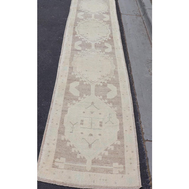 Taupe Geometric Medallion Design Turkish Oushak Runner in Soft Neutral Tones For Sale - Image 8 of 14