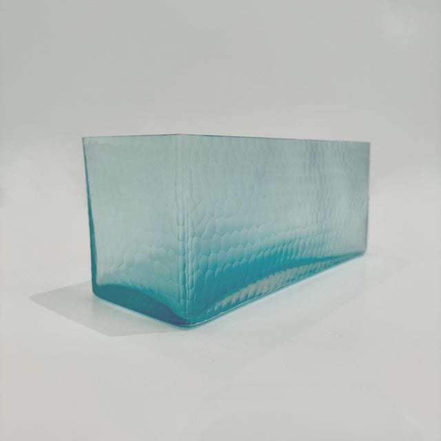 Mid-Century Modern Elegant Venini Murano Glass Vase (1950s, Italy) For Sale - Image 3 of 5