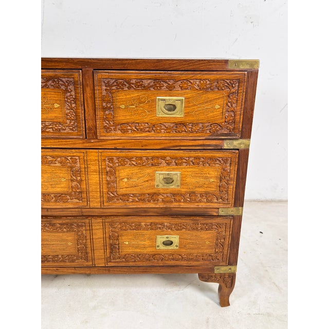 1950s C. 1950s Anglo-Indian Small Campaign Style Rosewood Jewelry Chest With Brass Inlay For Sale - Image 5 of 8