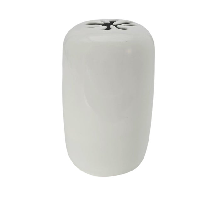 Contemporary David Gil Bennington Potters White Stoneware Floral Arranger Vase 1995 For Sale - Image 3 of 8