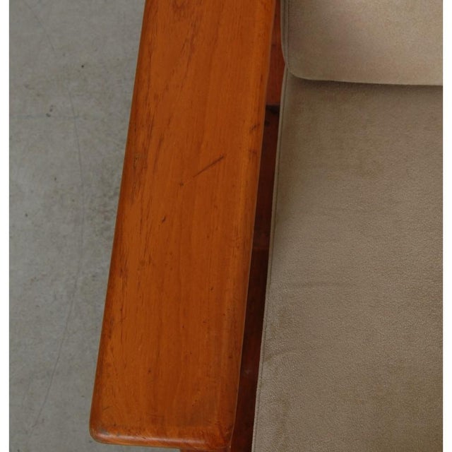 GE-290 Lounge Chair in Lacquered Nut Wood and Beige Fabric by Hans Wegner for Getama For Sale - Image 10 of 18