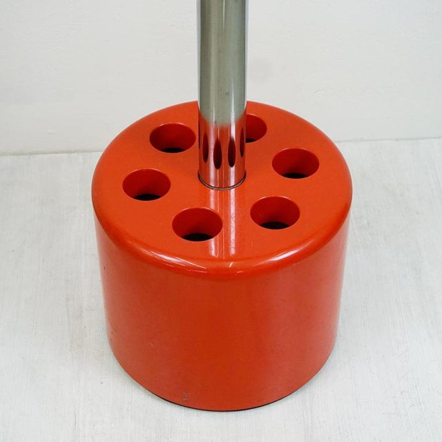 Red Plastic and Chrome Vip Coat Rack attributed to Lucci and Orlandini for Velca, Italy, 1970s For Sale - Image 3 of 10
