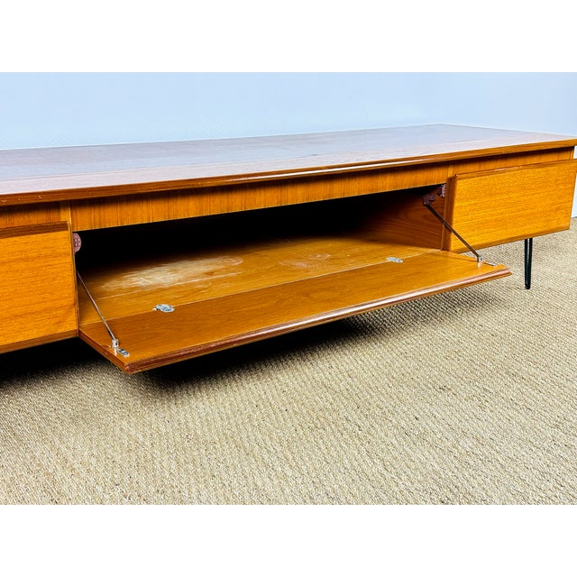 Low Scandinavian Sideboard in Teak and Hairpin Legs, 1960 For Sale - Image 9 of 18