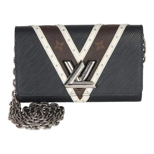 Black White V Monogram Canvas Twist Wallet on Chain For Sale