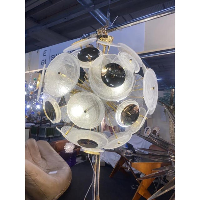 Lively and luxury discs like flowers in venied-white Murano glass. Exclusive design by Simoeng. a luxury piece of italian...