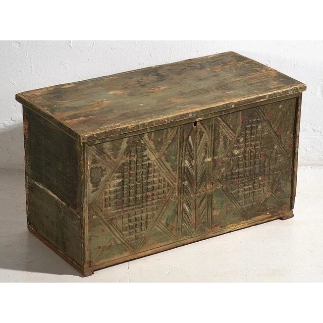 Antique wooden chest with green patina (c.1920) Approximate age: 150 years Material: Pinewood Our antique wooden chest is...