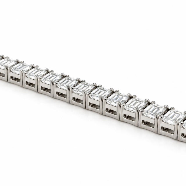 Contemporary Gia Certified 19.67 Carats Emerald Cut Diamond Tennis Bracelet For Sale - Image 3 of 8