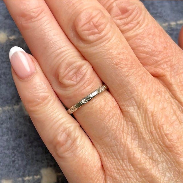 A band as delicate as a secret, as enduring as a promise. Its finely engraved pattern—tiny flourishes of scrollwork framed...