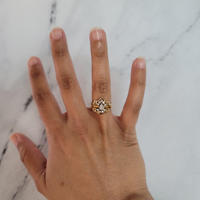 ♥ Ring Summary ♥ Main Stone: Diamond Approx. Carat Weight: .14cttw Diamond Clarity: VS2/SI1 Diamond Color: H Stone Cut:...
