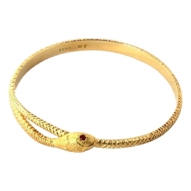 Mid 20th Century Ruby Textured Snake Bypass 18k Yellow Gold Bangle Bracelet For Sale