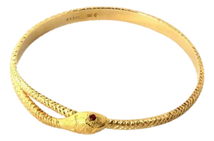 Mid 20th Century Ruby Textured Snake Bypass 18k Yellow Gold Bangle Bracelet