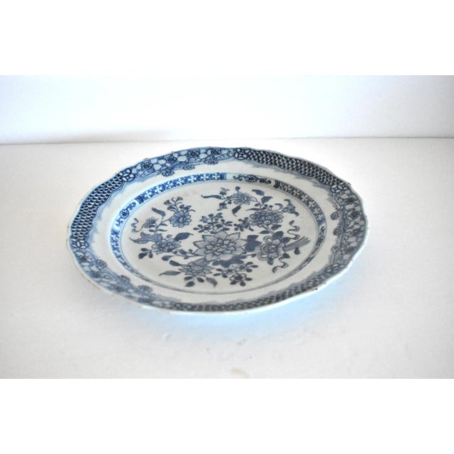 Chinese 18th-Century Qianlong Blue Underglaze Peony Plate For Sale - Image 3 of 12