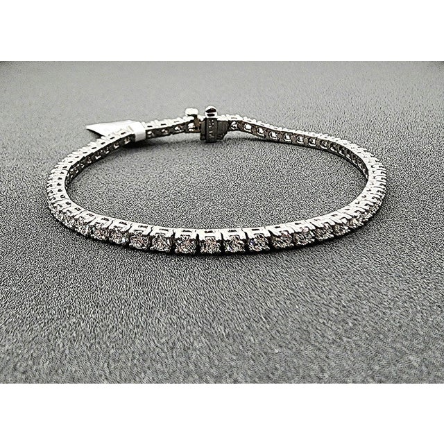 Modern 2.77 Ct Diamond Tennis Bracelet For Sale - Image 3 of 8