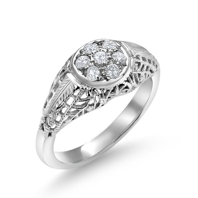 Art Deco Vintage Filigree Diamond 0.25 Carat Eighteen Karat Gold Band Ring Size 5.25 For Sale - Image 3 of 5