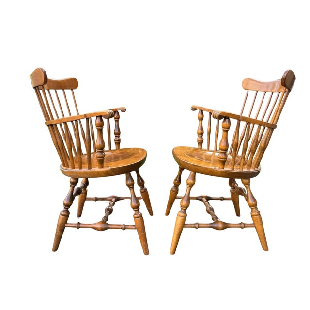 Farmhouse Vintage Ethan Allen Heirloom Maple Nutmeg Comb‑Back Windsor Arm Chairs – Pair For Sale - Image 3 of 9