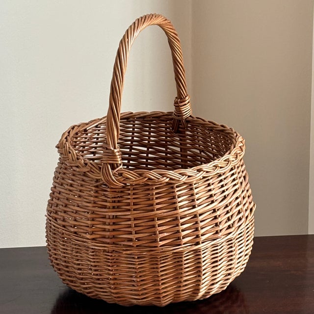 Mid-20th Century Round French-Style Gathering / Market Basket For Sale In Baltimore - Image 6 of 18