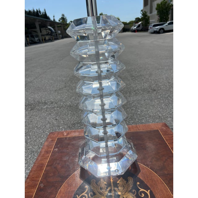 Mid-Century Modern 1960s Monumental Pair of Stacked Lucite Lamps in the Style of Karl Springer For Sale - Image 3 of 4