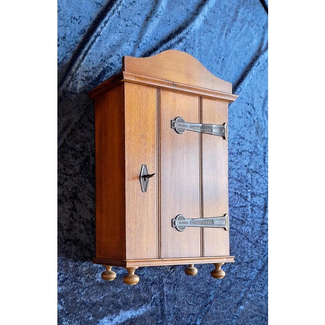 Antique German Art Nouveau Medicine Cabinet in Light Brown Beech, 1890s, in Very Good conditions. Designed 1890 to 1919