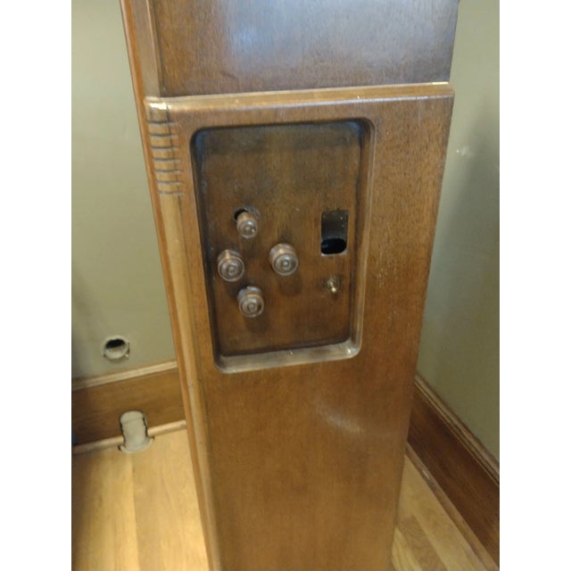 Westinghouse Mid 20th Century Art Deco Westinghouse 'Columaire' Clock Radio For Sale - Image 4 of 7
