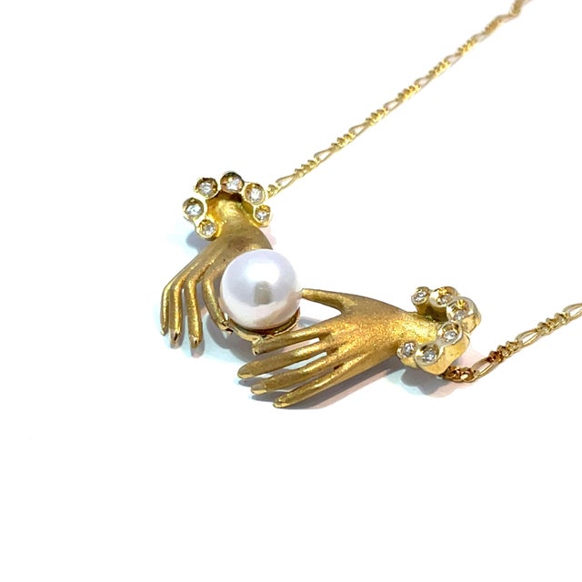 Modern 18k Yellow Gold Diamond Hands Holding Pearl Pendant Necklace For Sale - Image 3 of 9