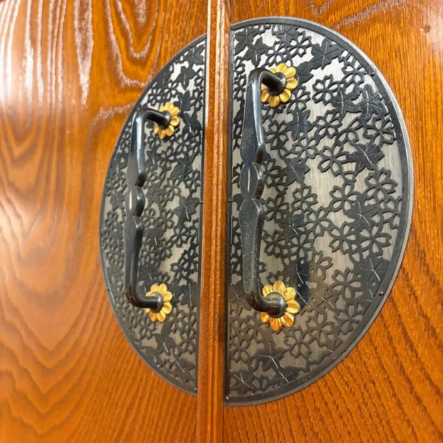 Brown Large 1980s Japanese Tansu Chest Cabinet With Beautifully Figured Wood For Sale - Image 8 of 18