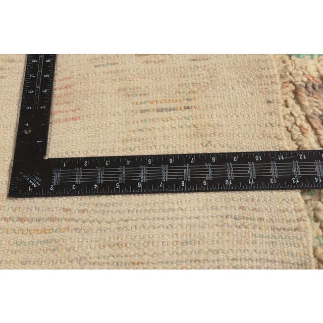 Textile Vintage Azilal Moroccan Rug, 02'08 X 05'02 For Sale - Image 7 of 10