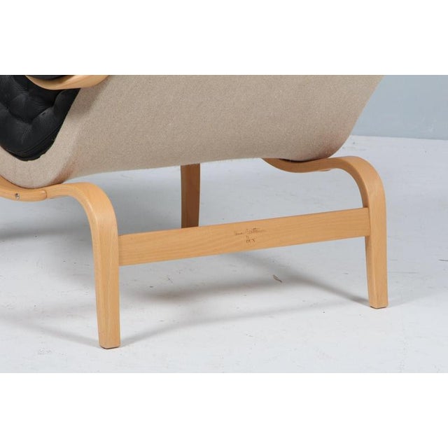 Set of Pernilla Lounge Chair and Ottoman in Leather attributed to Bruno Mathsson for Dux, 1980s For Sale - Image 12 of 13