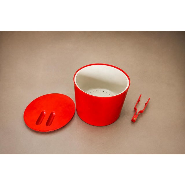 Jorge Zalszupin 1970s Jorge Zalszupin, Paulo Jorge Pedreira and Oswaldo Mellone “Eva” Ice Bucket in Red Plastic, Brazil For Sale - Image 4 of 18