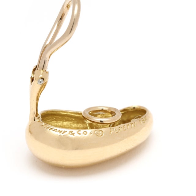 Length: 7/8 in Width: 1/2 in Weight: 8 dwts. / 12.4 grams Stamps: "18k Tiffany & Co Peretti" *Bean Collection SKU: E3893 A...