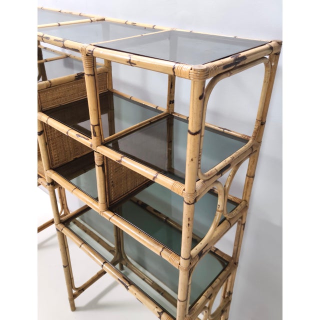 Postmodern Bamboo Bookcase with Smoked Glass Shelves by Vivai del Sud, Italy, 1970s, Set of 5 For Sale - Image 9 of 18