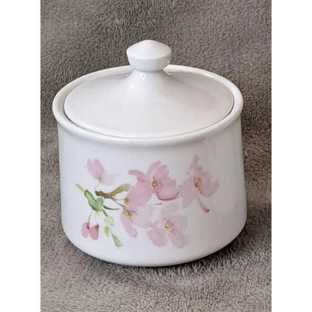 1970s Liette International Pink Dogwood Blossoms Ceramic Creamer & Sugar Bowl Set- 2 Pieces For Sale - Image 4 of 10