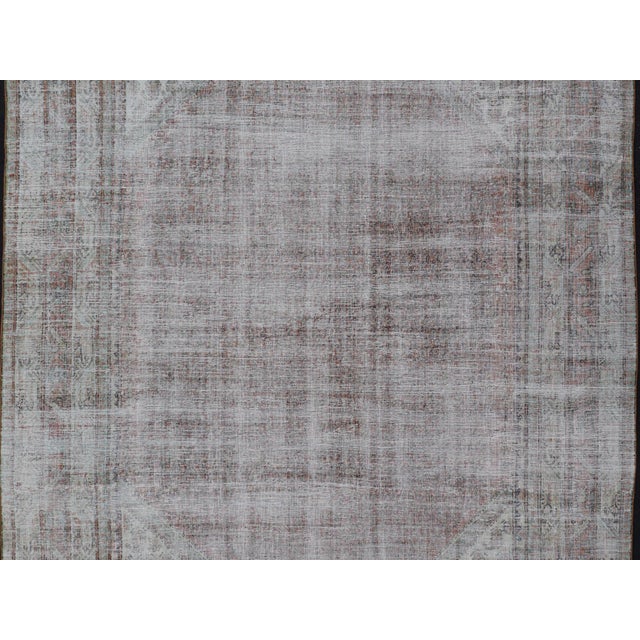 Tribal Antique Distressed Persian Mahal Rug With Large Medallion in Muted Colors For Sale - Image 3 of 12