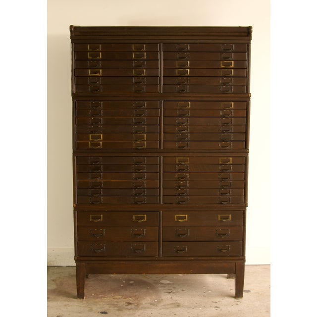 American Modular Quarter-Sawn Oak Globe-Wernicke Flat File & Map Cabinet With 42 Drawers, Early 20th Century For Sale - Image 3 of 11