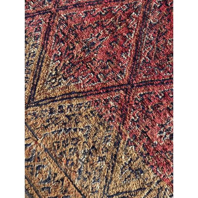 Vintage Moroccan Boujad Rug – Handwoven Wool Carpet For Sale - Image 6 of 13