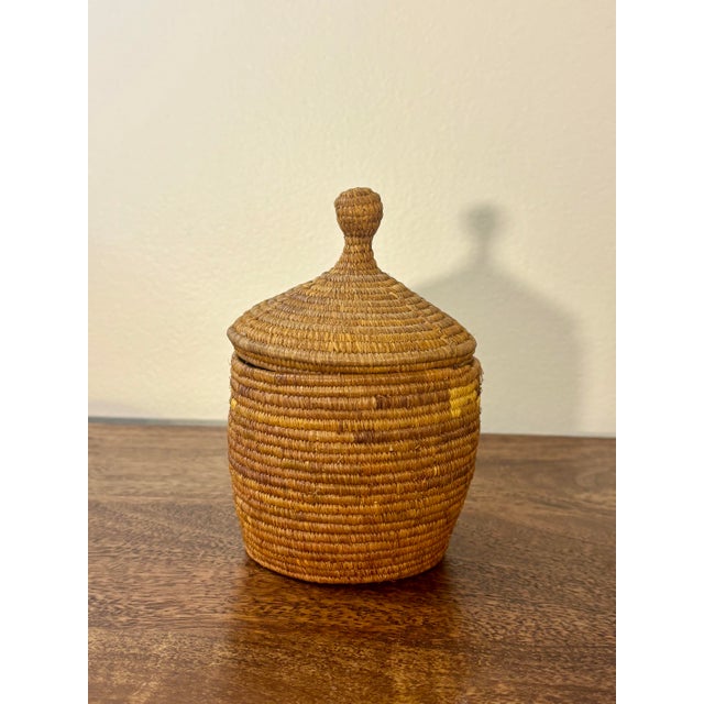 Antique Alaskan Yupik Lidded Grass Basket - Handwoven Vessel, 19c For Sale In Miami - Image 6 of 7