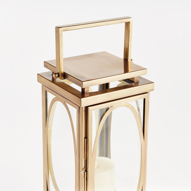 In a nod to the Colonial Revival period, this lantern is exclusively designed with a signature oval frame detail. The open...