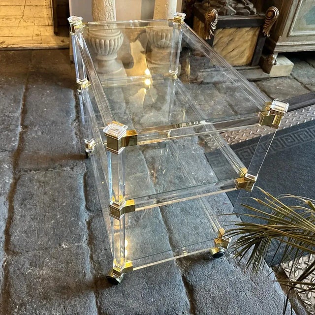 Hollywood Regency 1980s Hollywood Regency Lucite and Brass Italian Bar Cart by Fratelli Orsenigo For Sale - Image 3 of 12