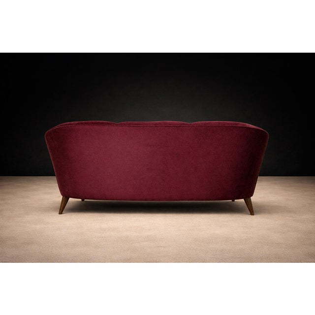 Mid-Century Modern “Concha” Sofa in Plum Mohair Velvet, Joaquim Tenreiro, Brazil, 1960s For Sale - Image 3 of 15